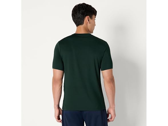 Amazon Essentials Men Tech Stretch T-shirt