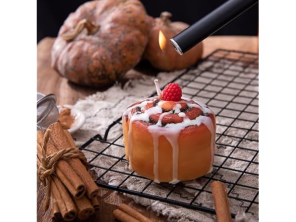 Raspberry Cinnamon Roll Candle