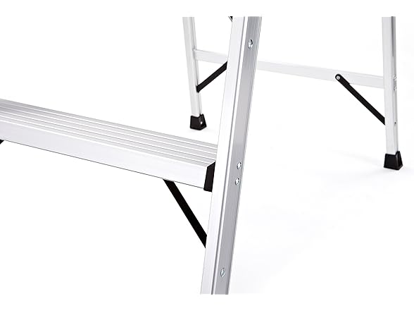 Rubbermaid 5.5 ft. Step Ladder, Aluminum 