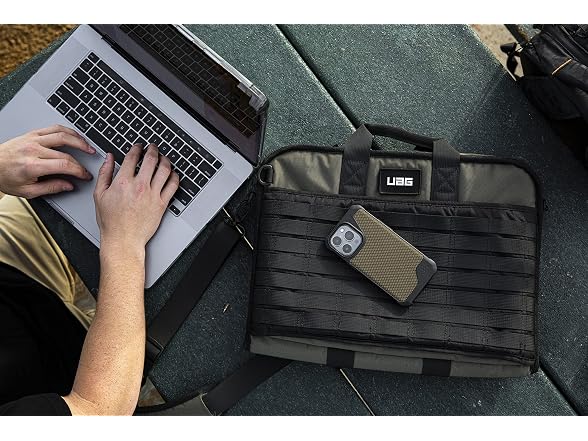 URBAN ARMOR GEAR UAG (Kevlar Black)