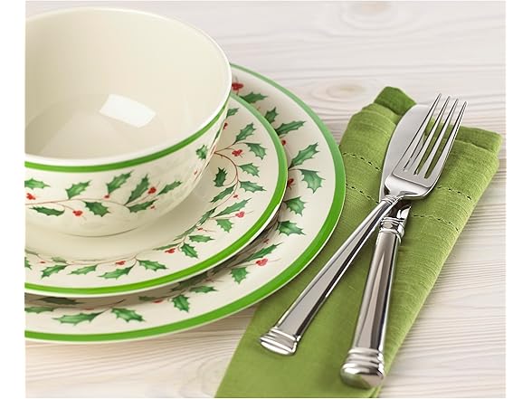 Leno Holiday 4-Piece Melamine Dinner Plate Set