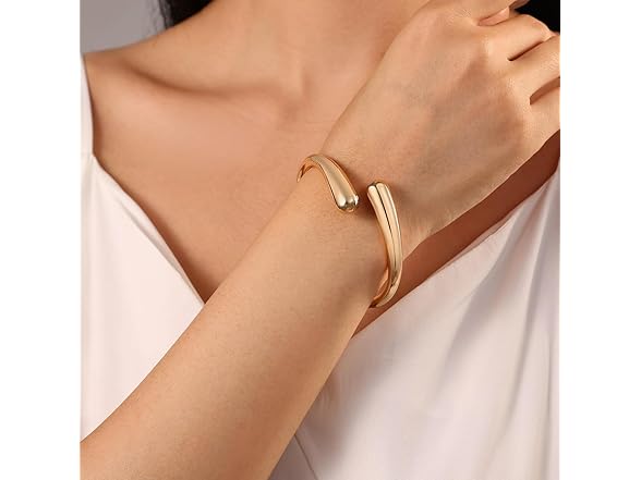 J JEAN QCEE Gold Cuff Bangle Bracelets