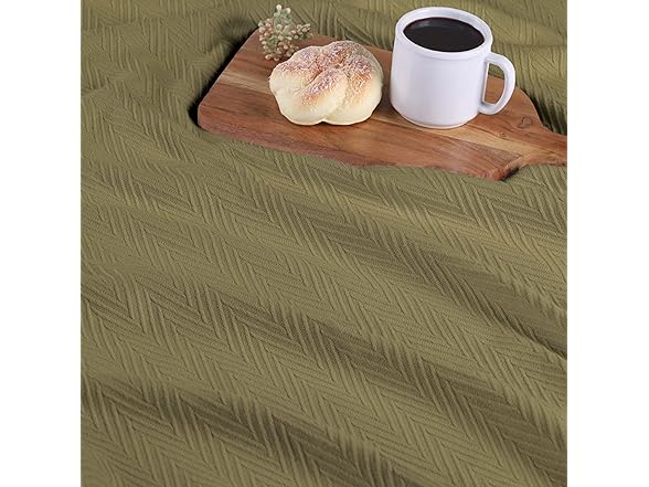 Superior Cotton Chevron Zig-Zag Blanket, California King, Sage