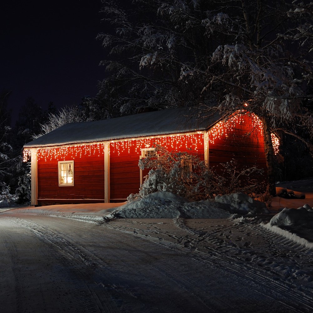Droplite Solar 110 LED Curtain String Light - Gallery 14