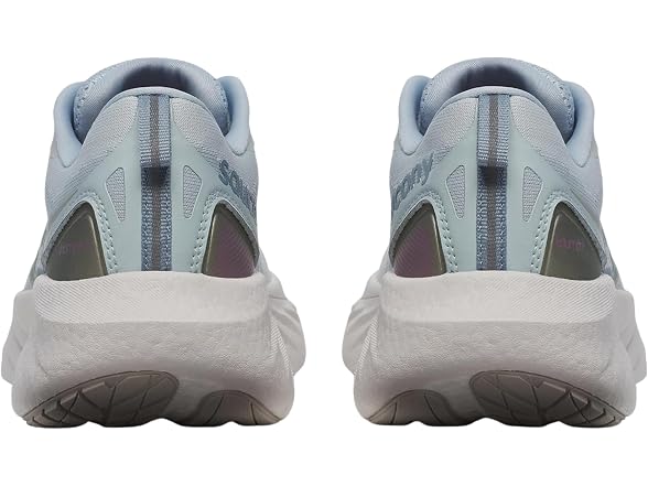 Saucony Women's Triumph 22 Sneakers (6)