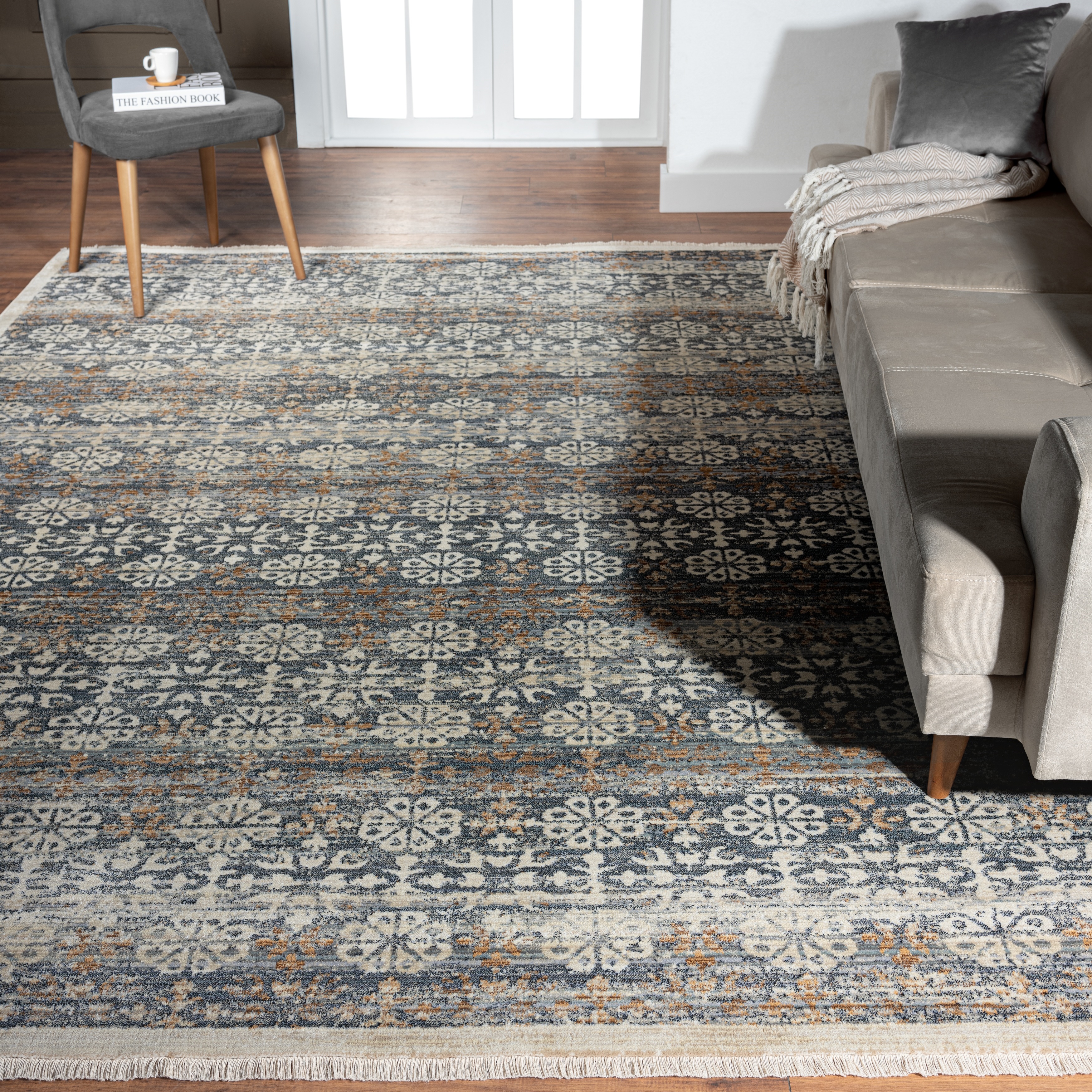 Aurora Transitional Area Rug - Gallery 11
