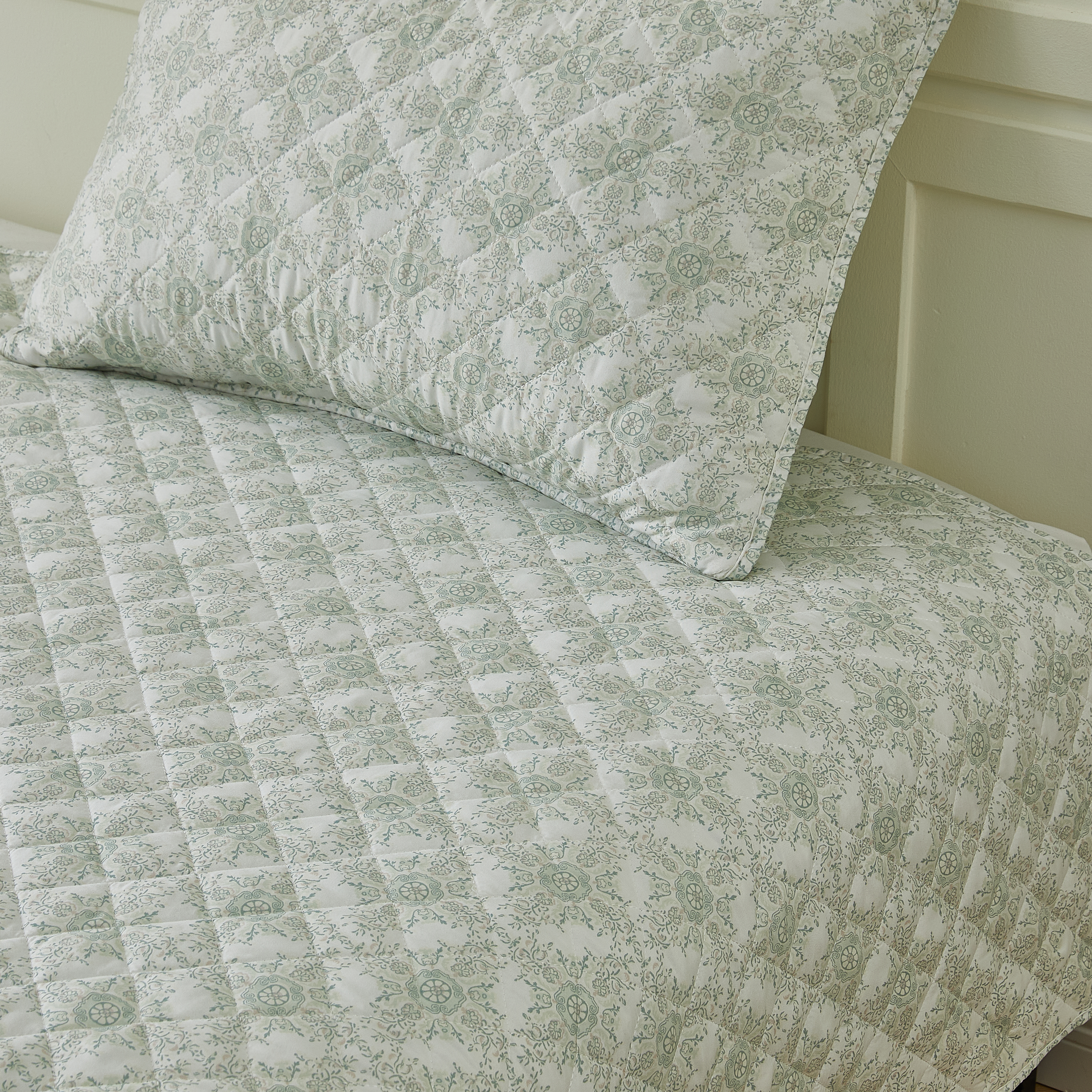 Patina Vie Vintage Floral 3Pc Quilt Set - Gallery 42