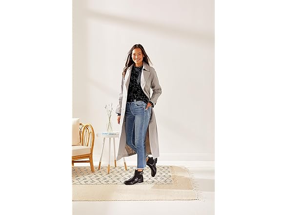 Women's ECCO Black Chelsea Boot (6-6.5) (Open Box)