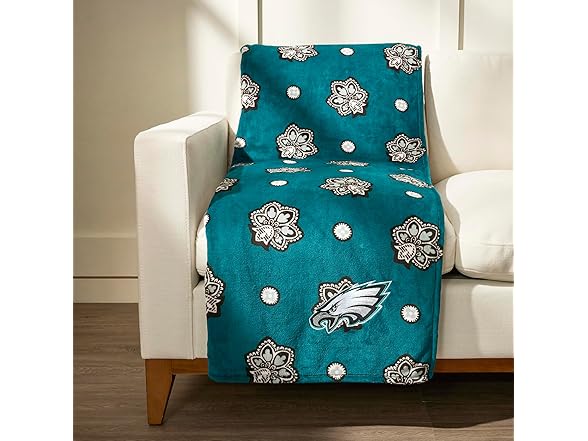 EAGLES Vera Bradley Womens Fleece NFL Throw Blanket