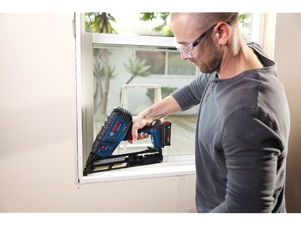Bosch GNH18V15MAB12RT 8V 15G Angled Finish Nailer Kit