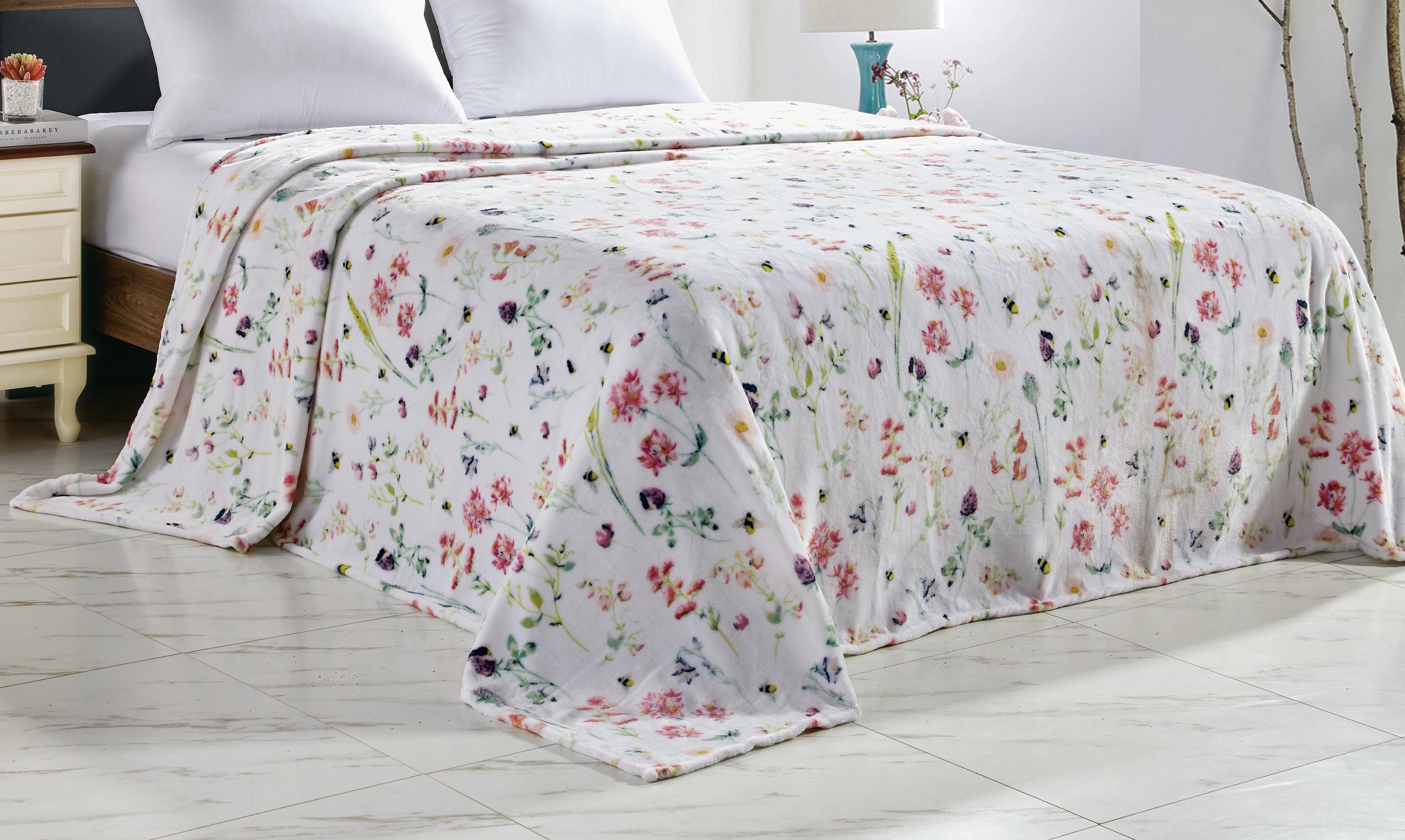 King & Queen Microplush Printed Blankets - Gallery 11