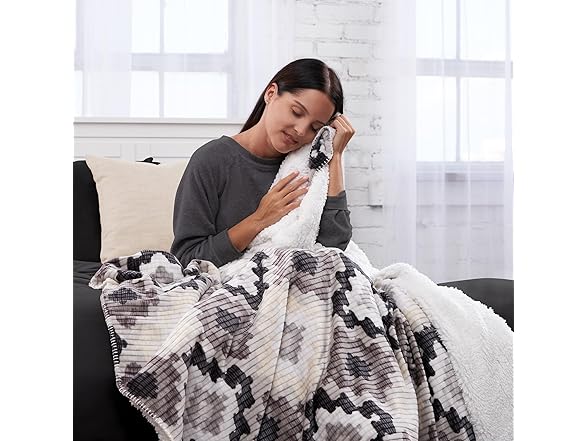 Northwest Ashford Cozy Silk Touch Nadira Ikat 60"x80"