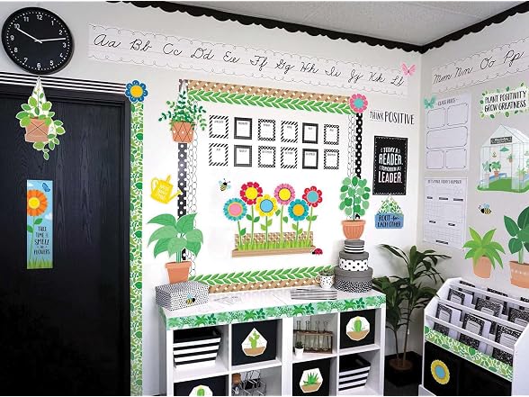 CTP Black Stylish Scallops EZ Border Bulletin Board Border