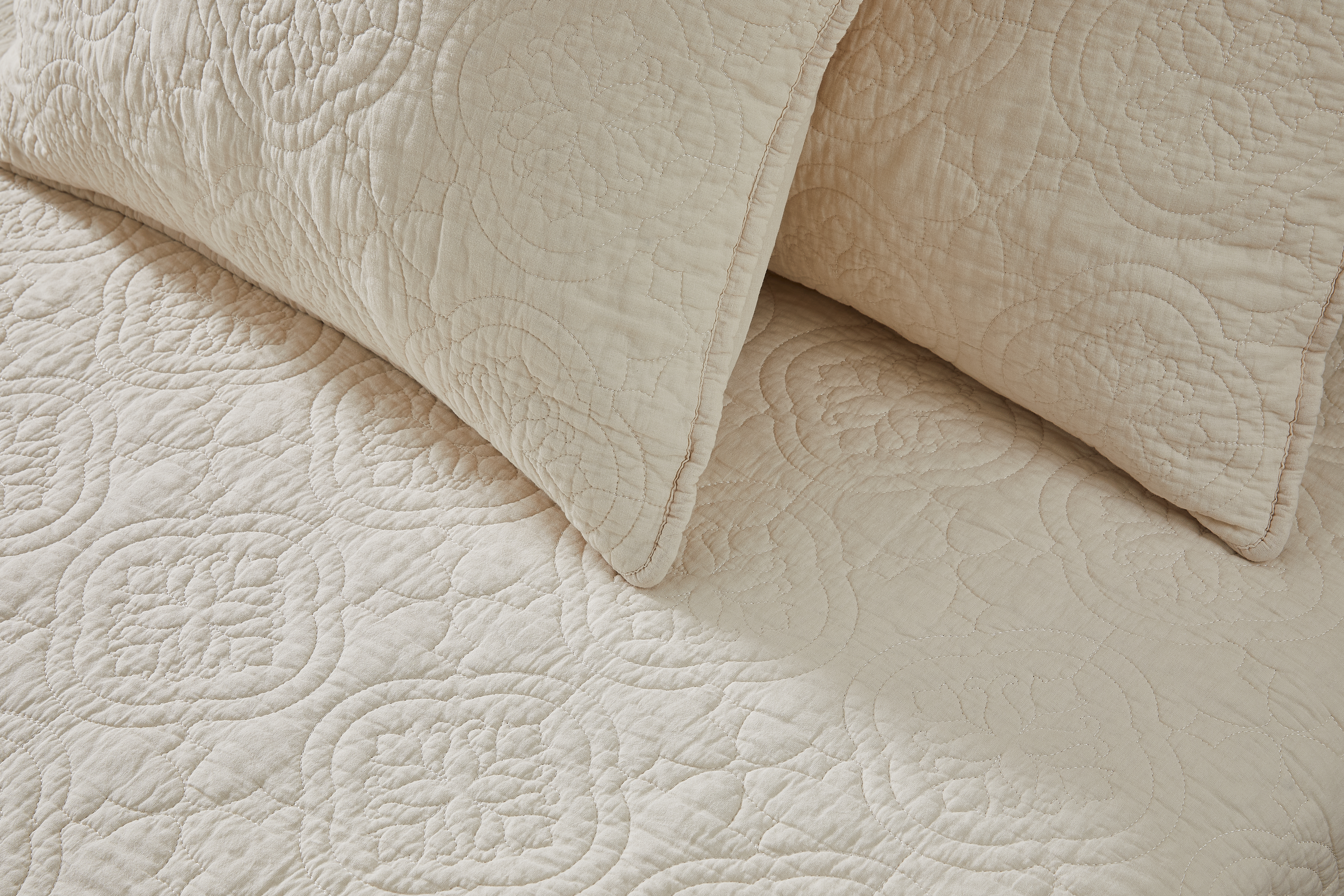Flavia Cotton 3 Piece Quilt and Sham Set - Gallery 19