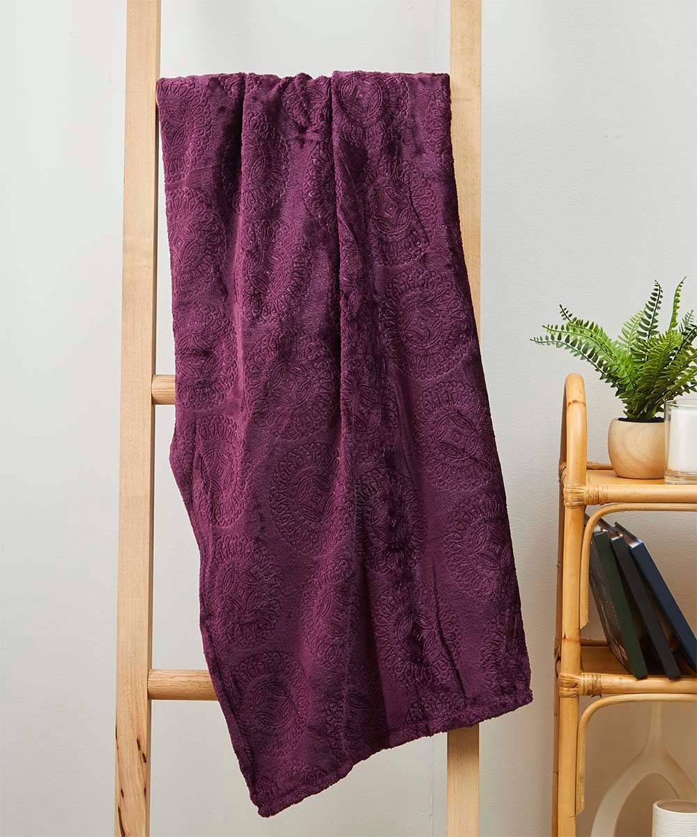 Caesar Embossed Throw - Gallery 10