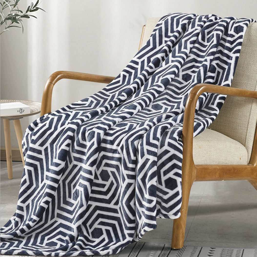 Luxurious Micro Plush Throw Blanket - Gallery 10