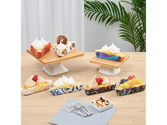 Restaurantware 6.8 oz Paper Triangle Baking Cup, 200 Pack