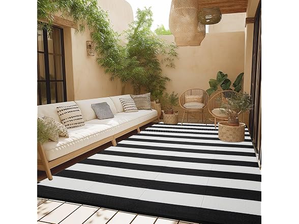 STRICKLANDHOME Outdoor Rug 8x10ft B&W