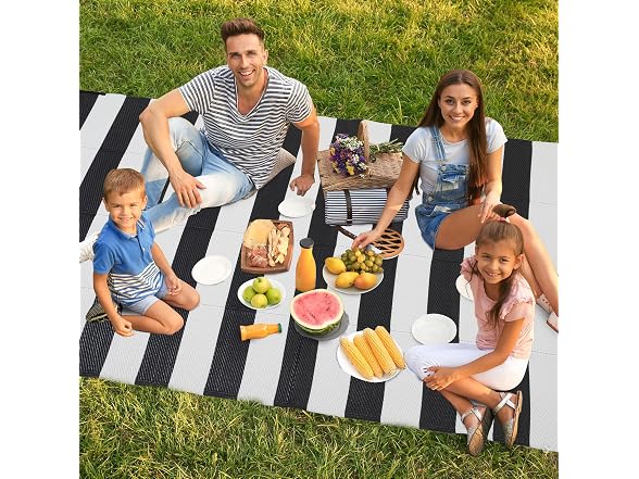 STRICKLANDHOME Outdoor Rug 8x10ft B&W