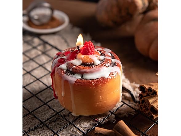 Raspberry Cinnamon Roll Candle