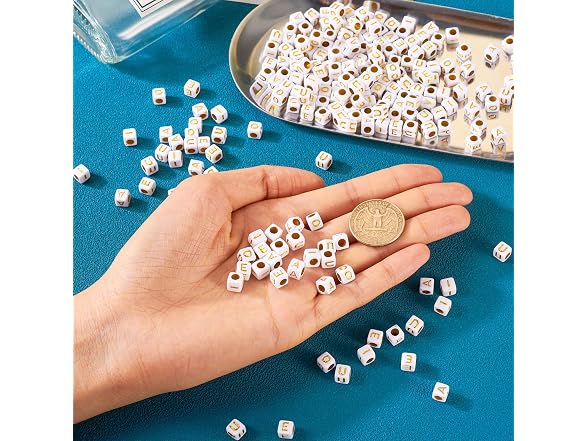 FASHEWELRY 500Pcs Acrylic Cube Vowel Letter Beads