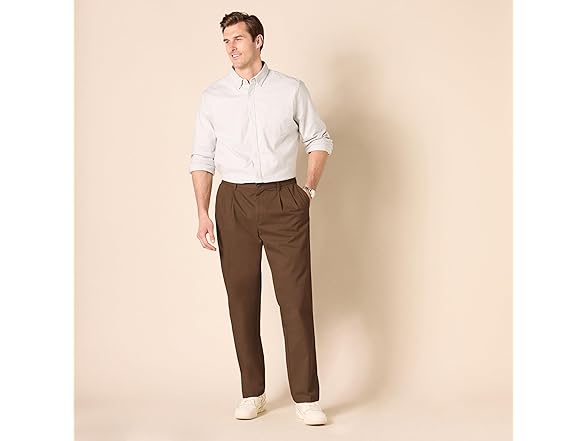 Amazon Essentials Men's Pleated Chino Pant