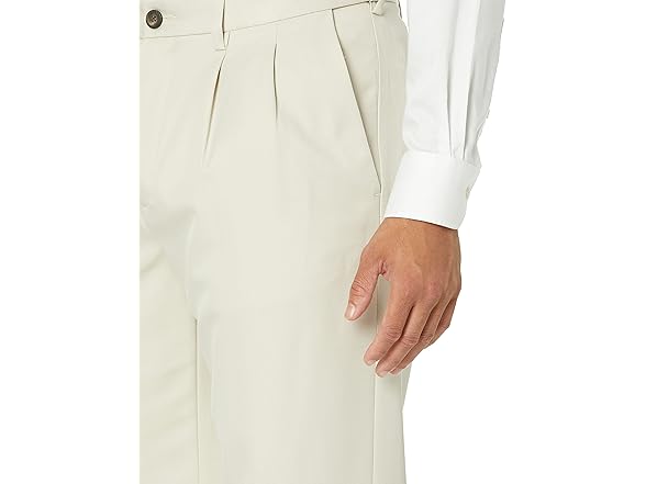 Amazon Essentials Men Classic-fit Pleated Dress Pant