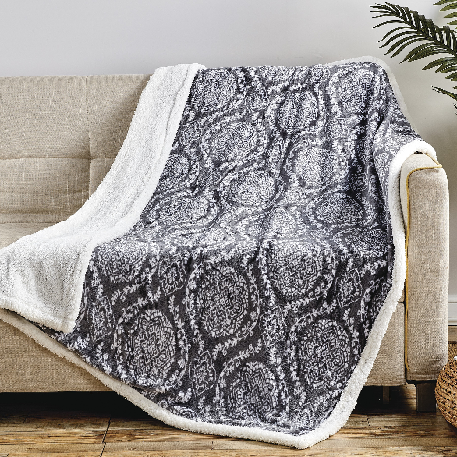 50 x 60 Printed Sherpa Throw Blanket - Gallery 10