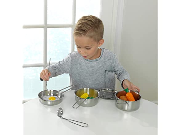 KidKraft Deluxe Cookware Set with Food