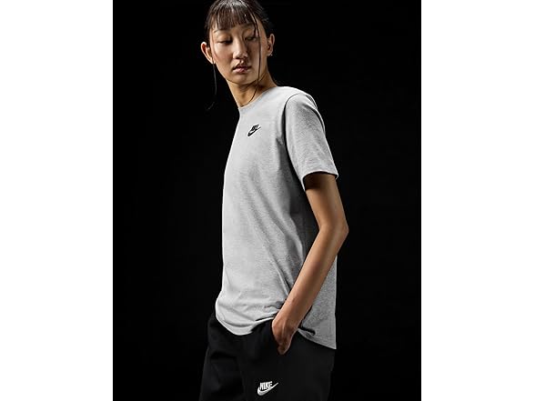 Nike Womens Club Essentials T-Shirt