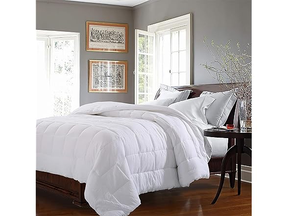 EVOLIVE Goose Down Alternative Comforter