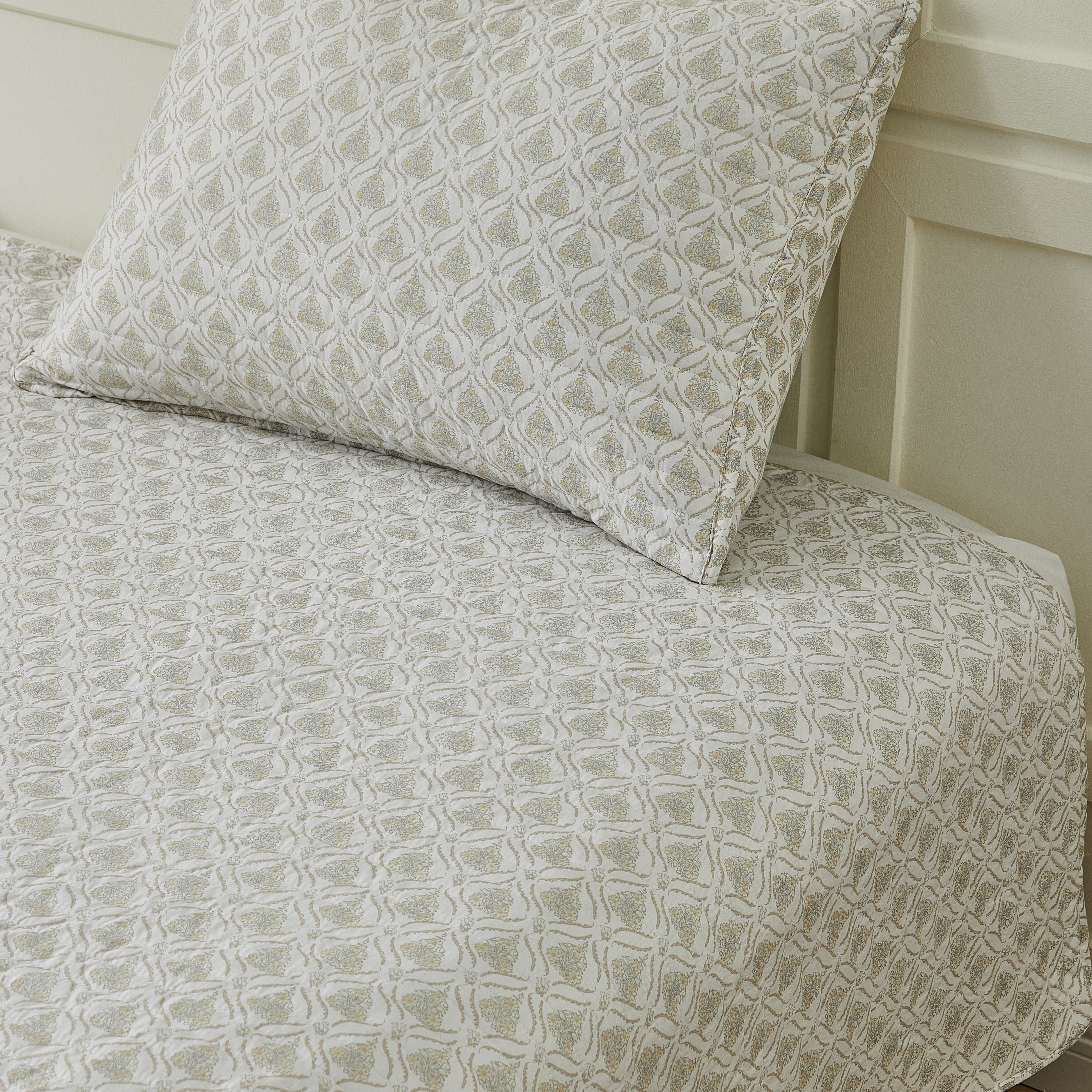 Patina Vie Vintage Floral 3Pc Quilt Set - Gallery 37