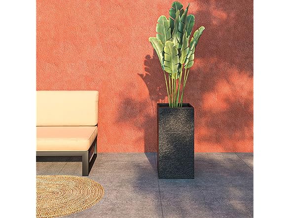 LeisureMod BP28BL Basalt Planter Black