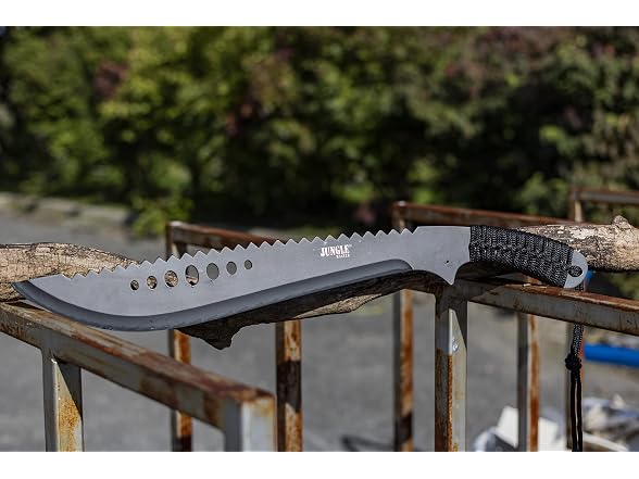 Jungle Master–Machete with Reverse Serrations