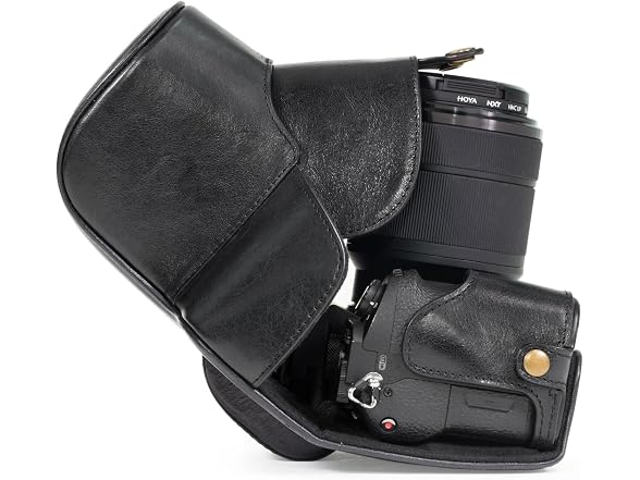 MegaGear Ever Ready Genuine Leather Camera Case