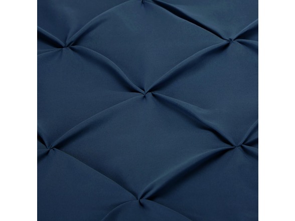 AmazonBasics Pinch Pleat Comforter Set