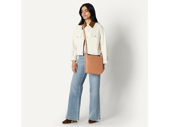 Amazon Essentials Women's Faux Leather Slim Crossbody Bag, Tan