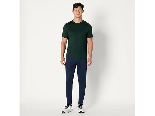 Amazon Essentials Men Tech Stretch T-shirt