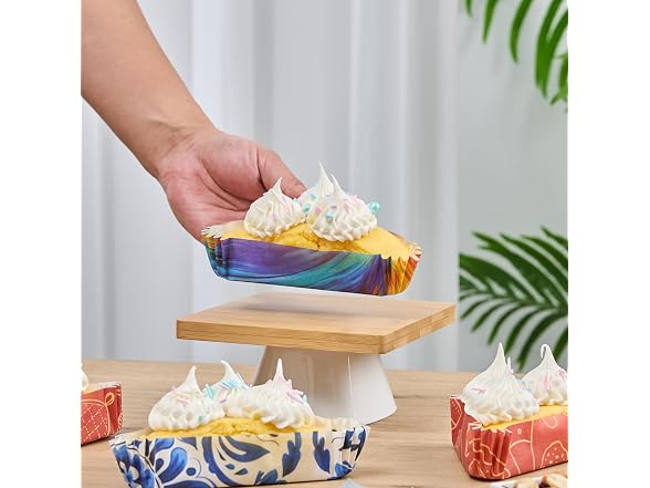 Restaurantware 6.8 oz Paper Triangle Baking Cup, 200 Pack