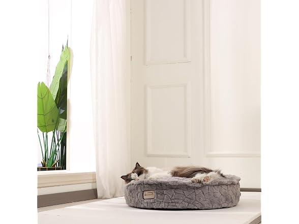 Armarkat Luxury Round Pet Bed with Thick Cushion