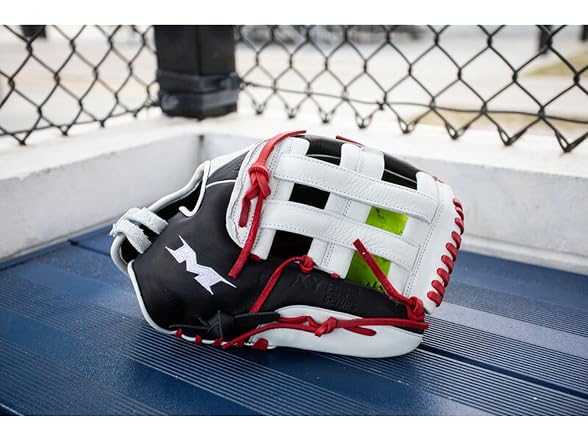 Miken PLAYERS SERIES Slowpitch Right Hand Softball Glove