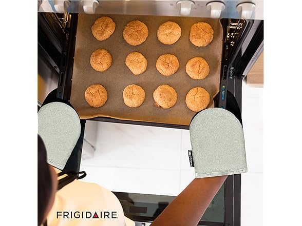 Frigidaire Sasha 2PK Cotton and Neoprene Mini Oven Mitts