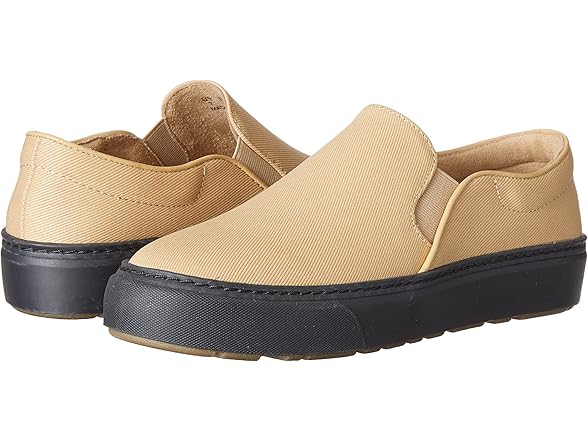 Amazon Essentials Women's Comfortable Slip-on Sneakers