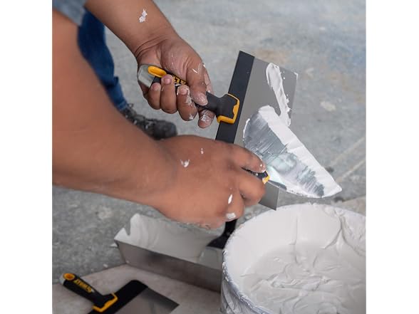 DEWALT 14" Taping Knife | Stainless DXTT-2-138