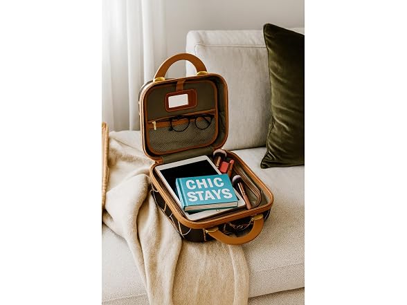World Traveler Chariot Vintage Train Case