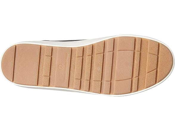 Amazon Essentials Women's Lace Up Sneakers