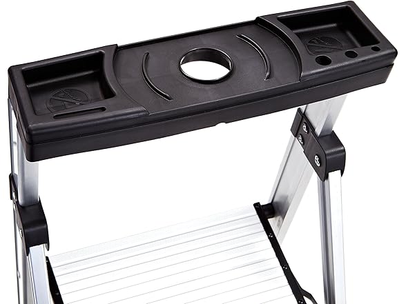 Rubbermaid 5.5 ft. Step Ladder, Aluminum 