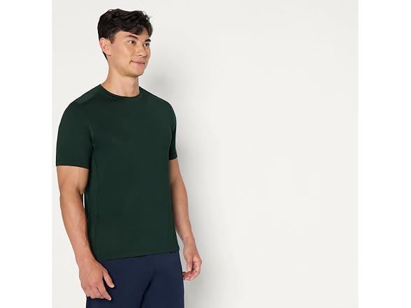 Amazon Essentials Men Tech Stretch T-shirt