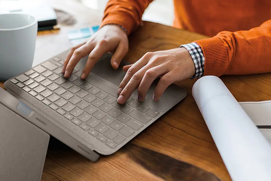 Logitech Combo Keyboard and Trackpad Case for iPad - Gallery 6