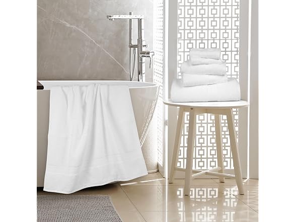 Amazon Basics 6-Piece Oversized Fade-Resistant Towel Set